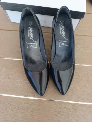 Zapatos de salón Chamby charol negro