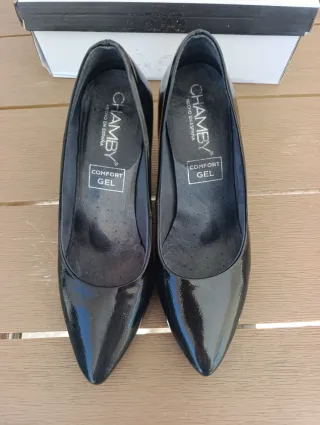 Zapatos de salón Chamby charol negro