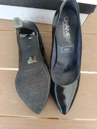 Zapatos de salón Chamby charol negro