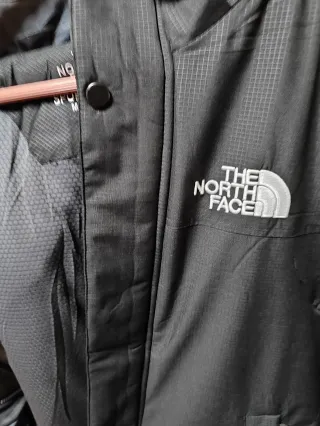 Chaqueta The North Face Negra con Capucha