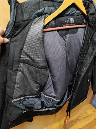 Chaqueta The North Face Negra con Capucha