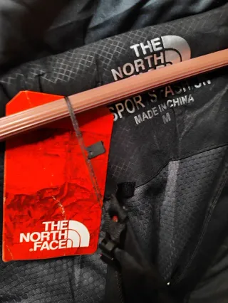 Chaqueta The North Face Negra con Capucha