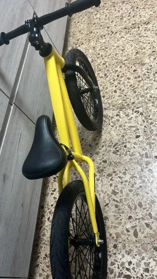 Bicicleta de equilibrio amarilla 16 pulgadas