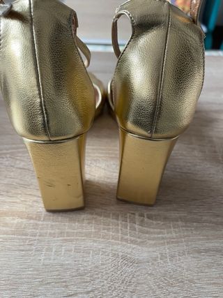 Zapatos de tacón Maripaz dorados talla 41