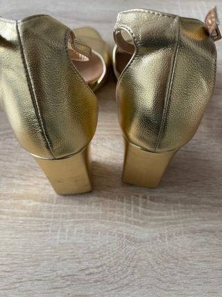 Zapatos de tacón Maripaz dorados talla 41