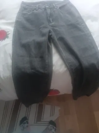 Pantalón vaquero gris