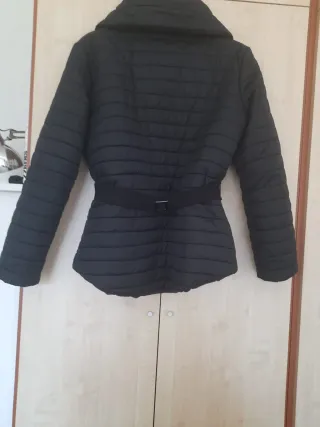 Anorak negro con cinturón