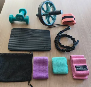 Set de gimnasio: Rueda abdominal, mancuernas