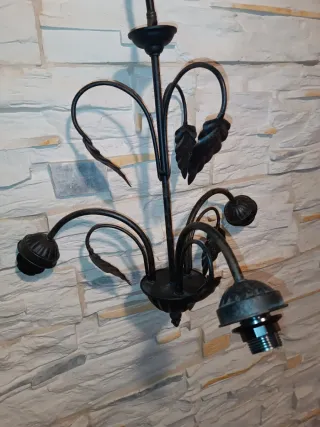 Lámpara de forja negra