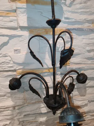 Lámpara de forja negra