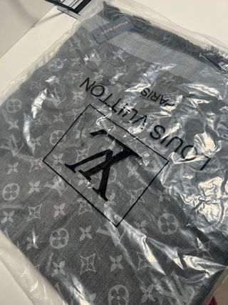 Sciarpa Louis Vuitton monogram grigia