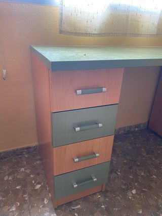 Conjunto de mobiliario cama + escritorio