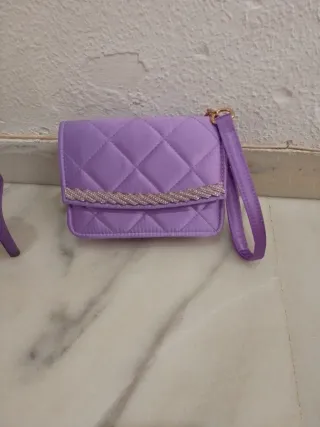 Sandalias y bolso raso malva