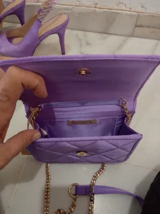 Sandalias y bolso raso malva