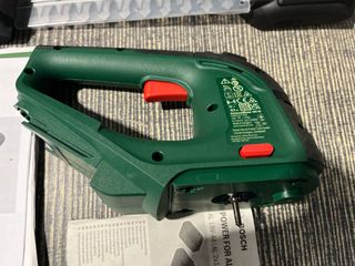 Tijeras cortacésped inalámbricas Bosch 18V-10