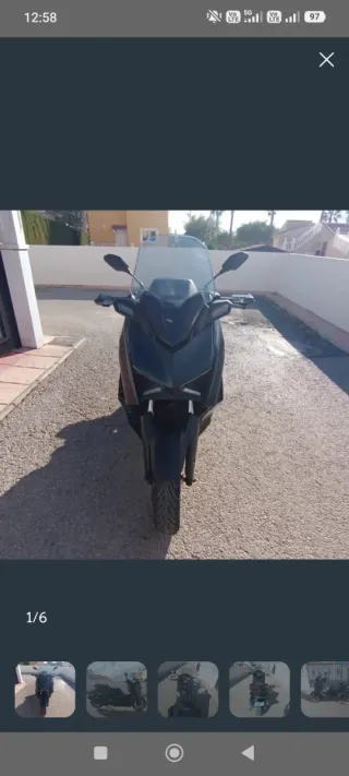 Yamaha XMAX tech max 125 Negra y Dorada 6700 km