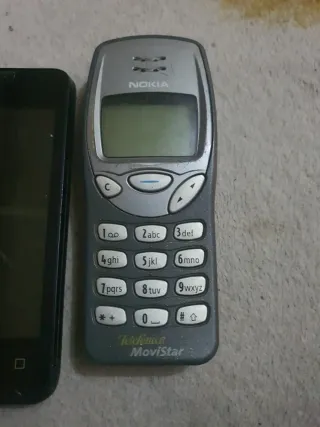2 Móviles Antiguos Nokia y Wiko