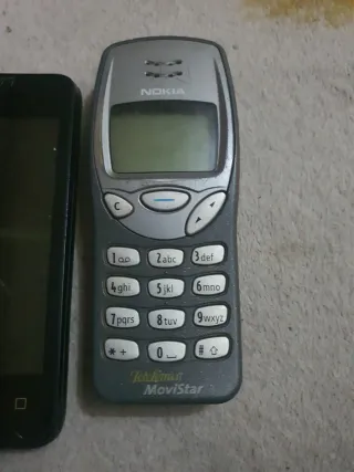 2 Móviles Antiguos Nokia y Wiko