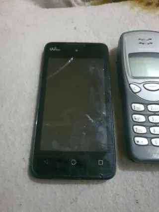 2 Móviles Antiguos Nokia y Wiko