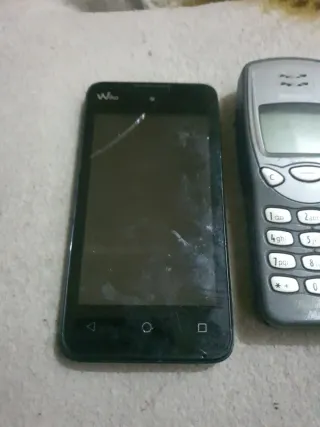 2 Móviles Antiguos Nokia y Wiko