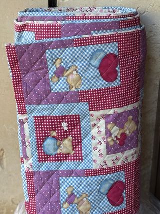 Stoffa trapuntata per lettino con orsetti