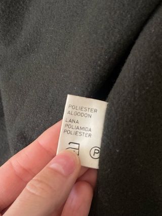 Gabardina beige/verde con bufanda