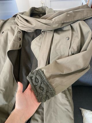 Gabardina beige/verde con bufanda