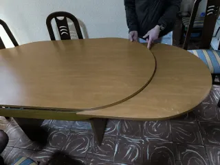 Mesa de comedor con 4 sillas