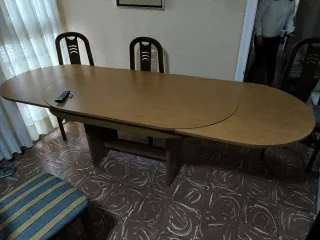 Mesa de comedor con 4 sillas