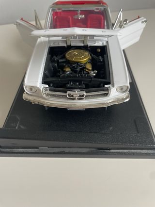 Maqueta Ford Mustang 1964 1:18