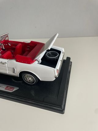 Maqueta Ford Mustang 1964 1:18