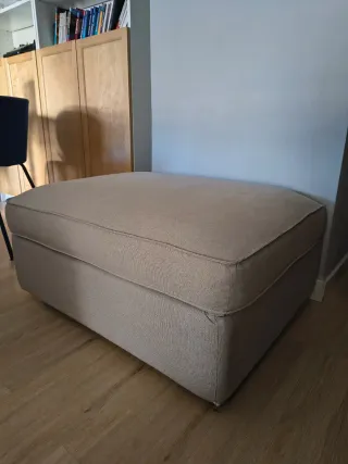 Reposapiés KIVIK beige con almacenaje