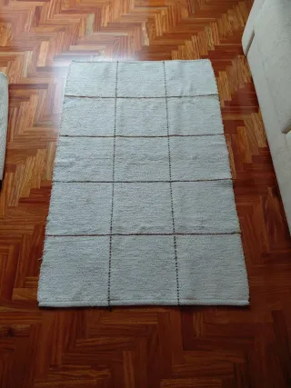 REGALO. Alfombra beige y marrón de tela