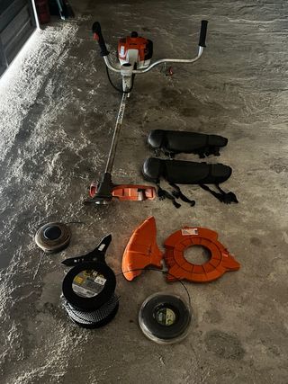 Desbrozadora Stihl 410C poco uso + accesorio