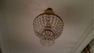 Lámpara colgante de cristal y metal dorado