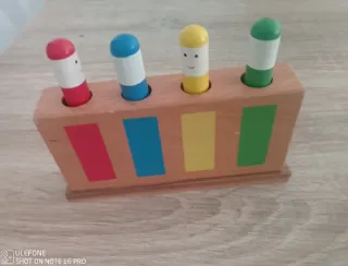 Juguete Montessori de madera