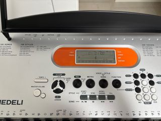 Teclado Medeli M5 Piano Eléctrico