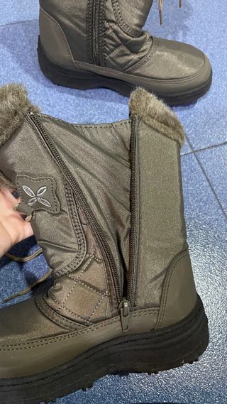 Botas de nieve forradas de mujer para nieve.