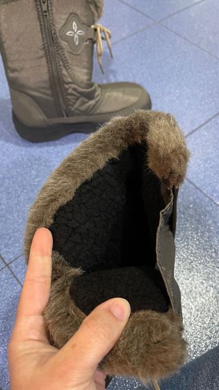 Botas de nieve forradas de mujer para nieve.