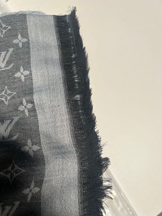 Sciarpa Louis Vuitton Grigia Monogram