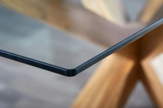 Mesa cristal y 6 sillas blancas