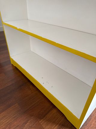 Estantería infantil casita blanca y amarilla