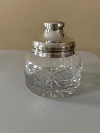 Bombonera cristal labrado con tapa plata