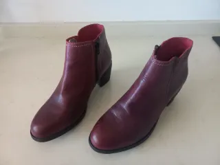 Botines Chacal de piel burdeos talla 38.Como nuevo
