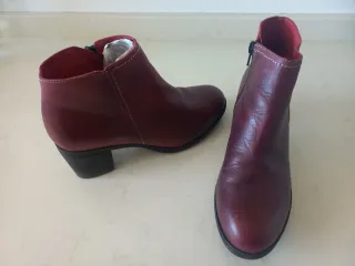 Botines Chacal de piel burdeos talla 38.Como nuevo