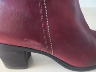 Botines Chacal de piel burdeos talla 38.Como nuevo