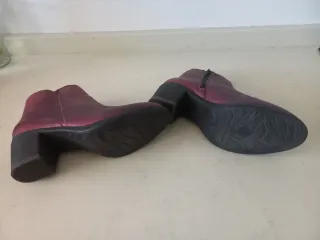 Botines Chacal de piel burdeos talla 38.Como nuevo