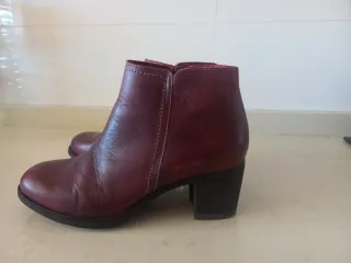 Botines Chacal de piel burdeos talla 38.Como nuevo