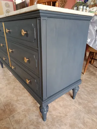 Cómoda, dos mesillas y espejo dormitorio