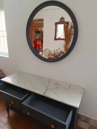 Cómoda, dos mesillas y espejo dormitorio